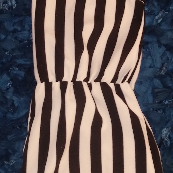 Girls Black & WHITE romper - Picture 2 of 3